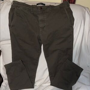 Men's Abercrombie & Fitch Neutral Olive Skinny Chinos Pants size 33x30 EUC